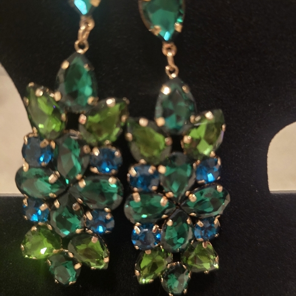 Dubai Jewelry- Elegant Green and Blue Gemstone Earrings - Picture 7 of 8